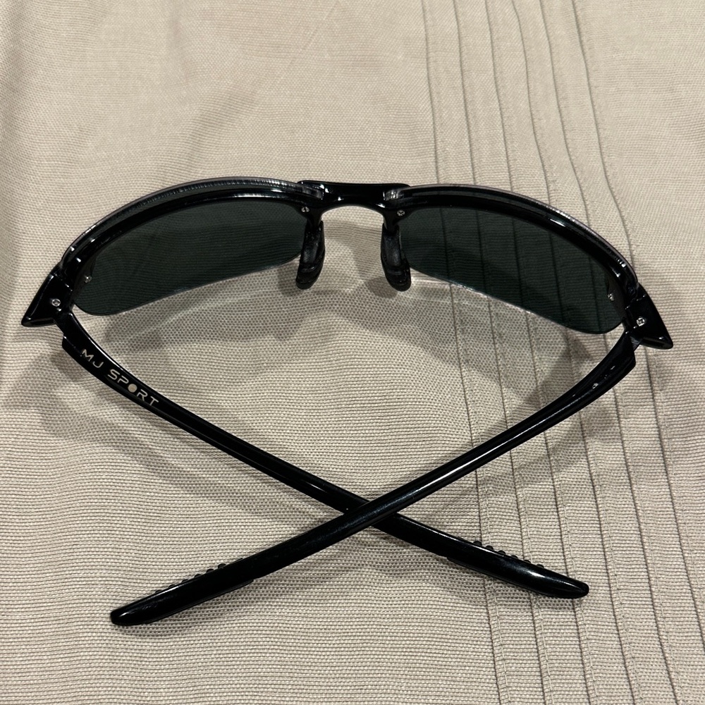 Maui Jim Black Sunglasses with Tan Case - Picture 3 of 5